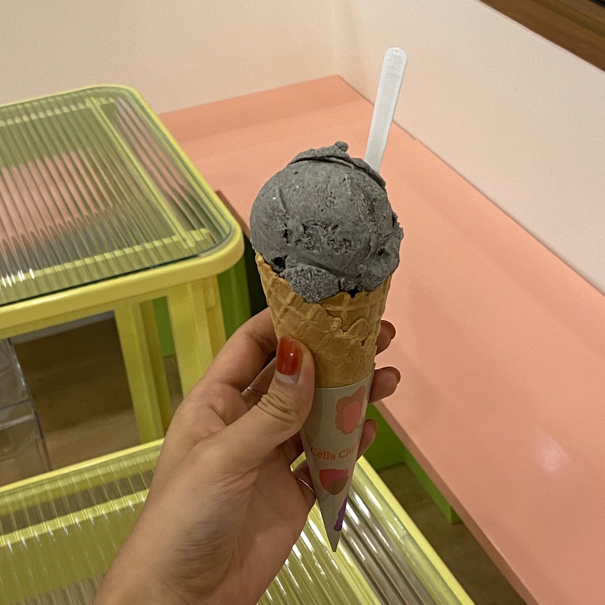 formepleasure's tweet photo. Cells Club 🍨🍒 สันติธรรม
-
ผ่านหลาบรอบพึ่งได้ลอง
รู้สึกว่าตอนกลางมูดดีกว่า อารมณ์เหมือนอยู่ในหนัง Wes anderson ไอติมงาดำอร่อยดี รสครีมชีสก็โอเคเหมือนกินเค้ก555
#reviewchiangmai #รีวิวเชียงใหม่ https://t.co/tESTfYMtGX