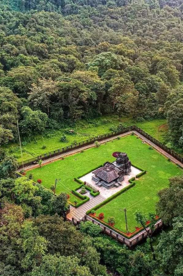 kailassuryawan's tweet photo. The #oldest Hindu #Mandir of #Goa, that survived from the Portuguese as it was hidden in the dense forest. Built in the 12th century, the beautifully carved and perfectly proportioned black basalt Mahadev Mandir at #Tambdi #Surla, is considered to be the only specimen of Kadamba-Yadava architecture in basalt rock preserved and available in Goa.