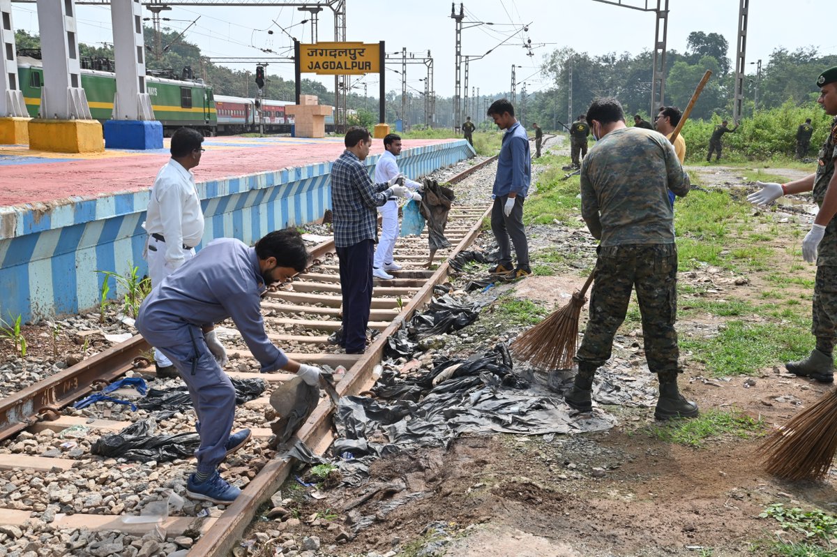 204Cobra's tweet image. हर नागरिक का हो ये सपना, स्वच्छ, सम्पूर्ण हो भारत अपना।
रेलवे स्टेशन, जगदलपुर
@204Cobra
#SwachchtaHiSeva  #SwachhBharat #swach