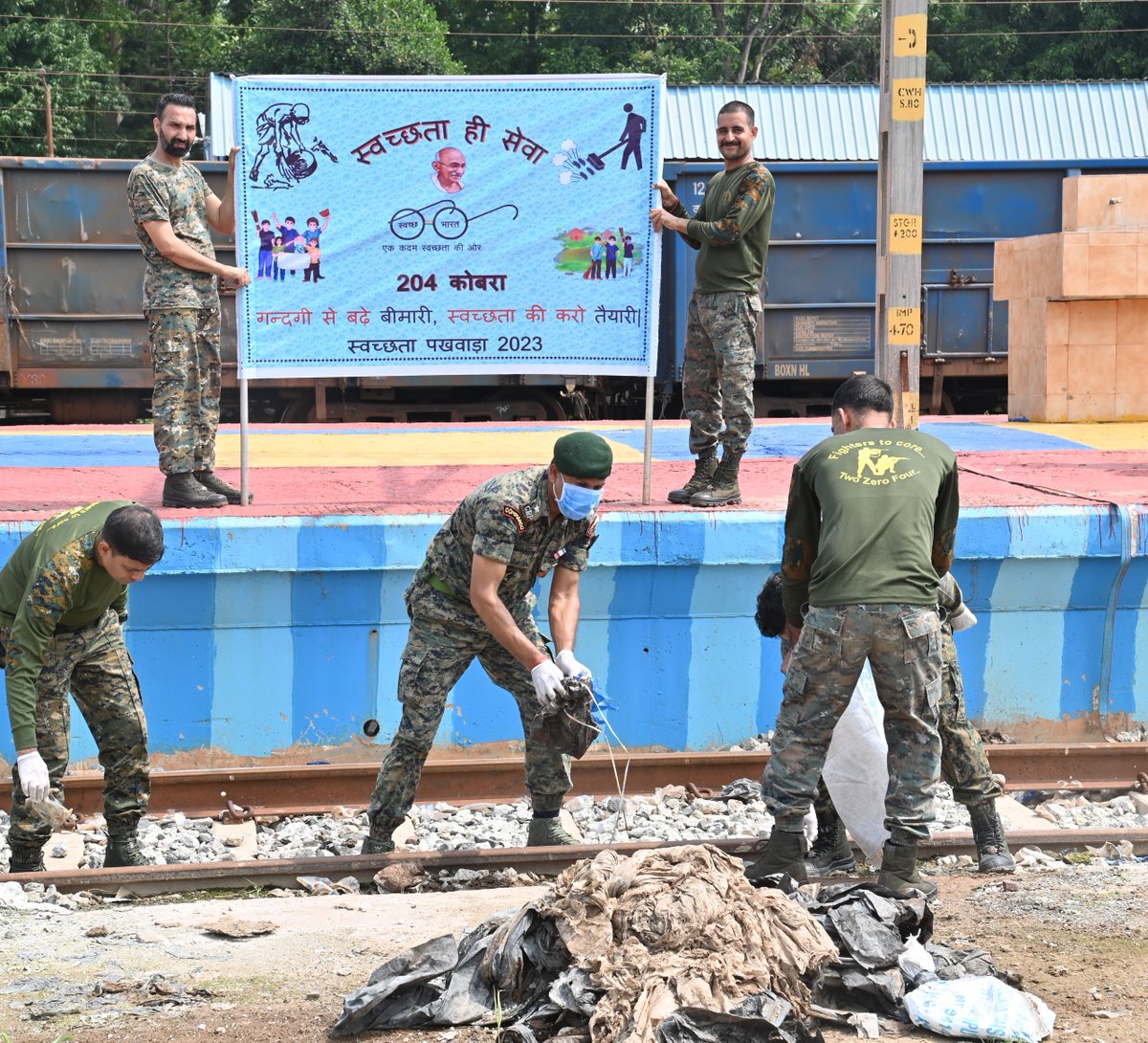 204Cobra's tweet image. हर नागरिक का हो ये सपना, स्वच्छ, सम्पूर्ण हो भारत अपना।
रेलवे स्टेशन, जगदलपुर
@204Cobra
#SwachchtaHiSeva  #SwachhBharat #swach