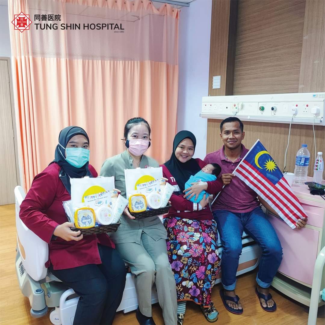 TungShinHosp's tweet photo. Celebrating the precious arrivals during Malaysia Day Week at TSH 🇲🇾👶 Heartfelt congratulations to the parents as they embrace the beauty of new beginnings. 🎉

A heartfelt thank you to BZU BZU Malaysia for their support in surprising them with thoughtful gift hampers. 🎁 https://t.co/KYDxBtiuLr
