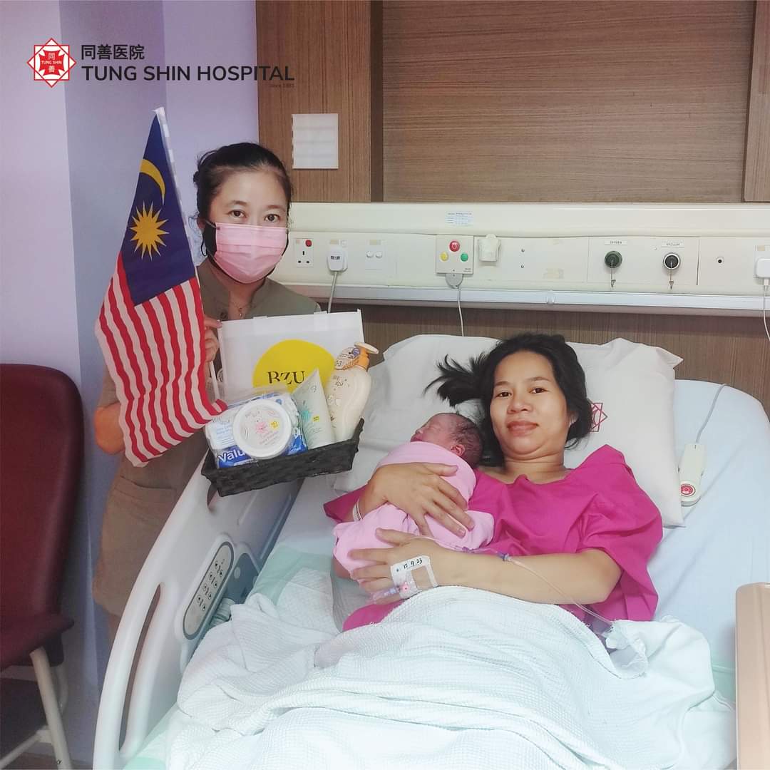 TungShinHosp's tweet photo. Celebrating the precious arrivals during Malaysia Day Week at TSH 🇲🇾👶 Heartfelt congratulations to the parents as they embrace the beauty of new beginnings. 🎉

A heartfelt thank you to BZU BZU Malaysia for their support in surprising them with thoughtful gift hampers. 🎁 https://t.co/KYDxBtiuLr