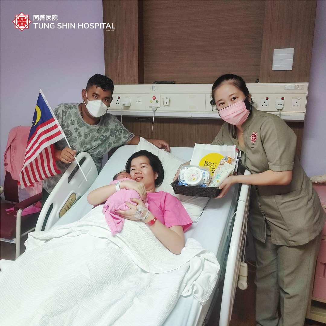 TungShinHosp's tweet photo. Celebrating the precious arrivals during Malaysia Day Week at TSH 🇲🇾👶 Heartfelt congratulations to the parents as they embrace the beauty of new beginnings. 🎉

A heartfelt thank you to BZU BZU Malaysia for their support in surprising them with thoughtful gift hampers. 🎁 https://t.co/KYDxBtiuLr