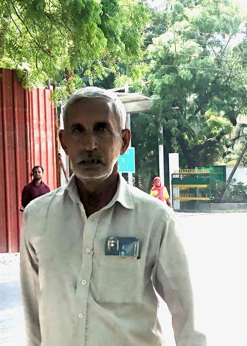 Shobhit1803's tweet photo. @CeoNoida @noida_authority Person in pic claiming to b from horticulture dept tried to hit our gardener and got violent when gardener collected the branches that broke from the storm. Despicable behavior as this is no way to celebrate #SwachhBharat  Request action pls 🙏 #Noida https://t.co/yPTNWxmFjF