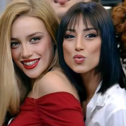 ilbastardone's tweet photo. Loro 😍
Siete d'accordo come nome di frinedship per loro due come #leidi ? #heidibaci #letiziapetris #GrandeFratello https://t.co/tITs7YxhFH