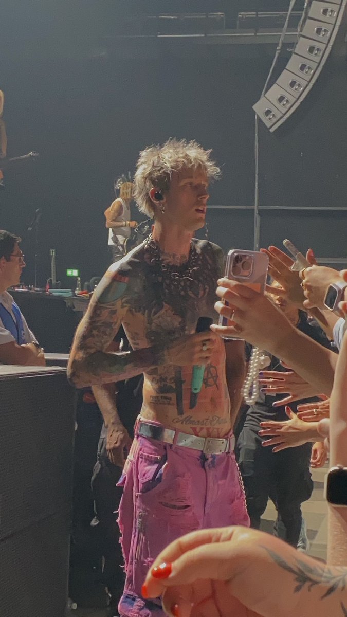 Corentin (@tayrep13era) on Twitter photo 