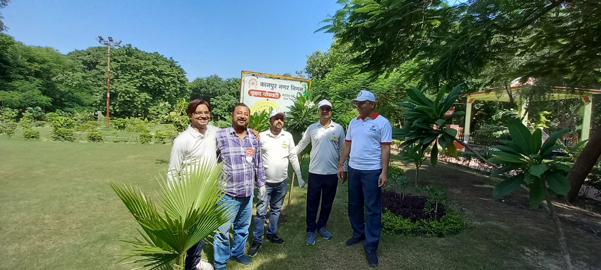 <a href="/BSNLCorporate/">BSNL India</a> <a href="/bsnlupe/">BSNL UP(East)</a>
आज दिनाँक 01 अक्टूबर 2023 को  #BSNL स्थापना दिवस पर  महाप्रबंधक दूरसंचार कानपुर  श्री प्रभांश यादव जी ने #स्वच्छताहीसेवा  मिशन के तहत दूरसंचार भवन मॉल रोड प्रांगण और नानाराव पार्क में सफाई अभियान चलाया जिसमें बहुत सारे अधिकारियो और कर्मचारियो ने भाग लिया