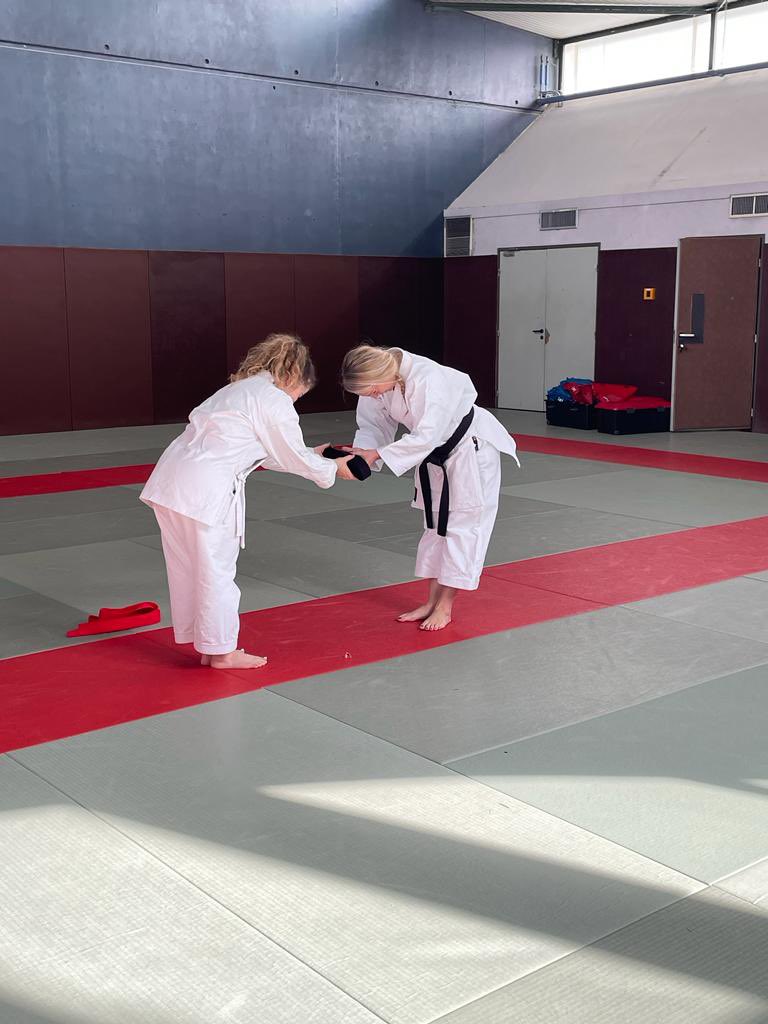 CaroCoaching's tweet photo. Un beau et précieux 🙏 moment dans la vie d’un apprenant et d’un entraîneur…

Ce fut le cas ce matin 🤝Fière de toi et de ta progression 👏 

#gratitude envers mes tous eleves #karate 🥋 

#coaching #coach #preparationmentale #sophrologie @ffkarate https://t.co/jLUr0av9PM
