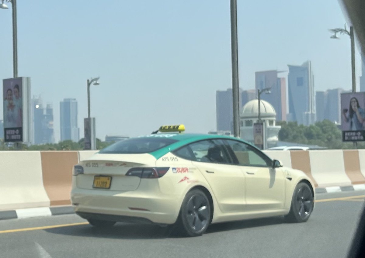 First one of these I’ve seen in #Dubai. Not an Uber or Careem, just a regular @Tesla RTA taxi.