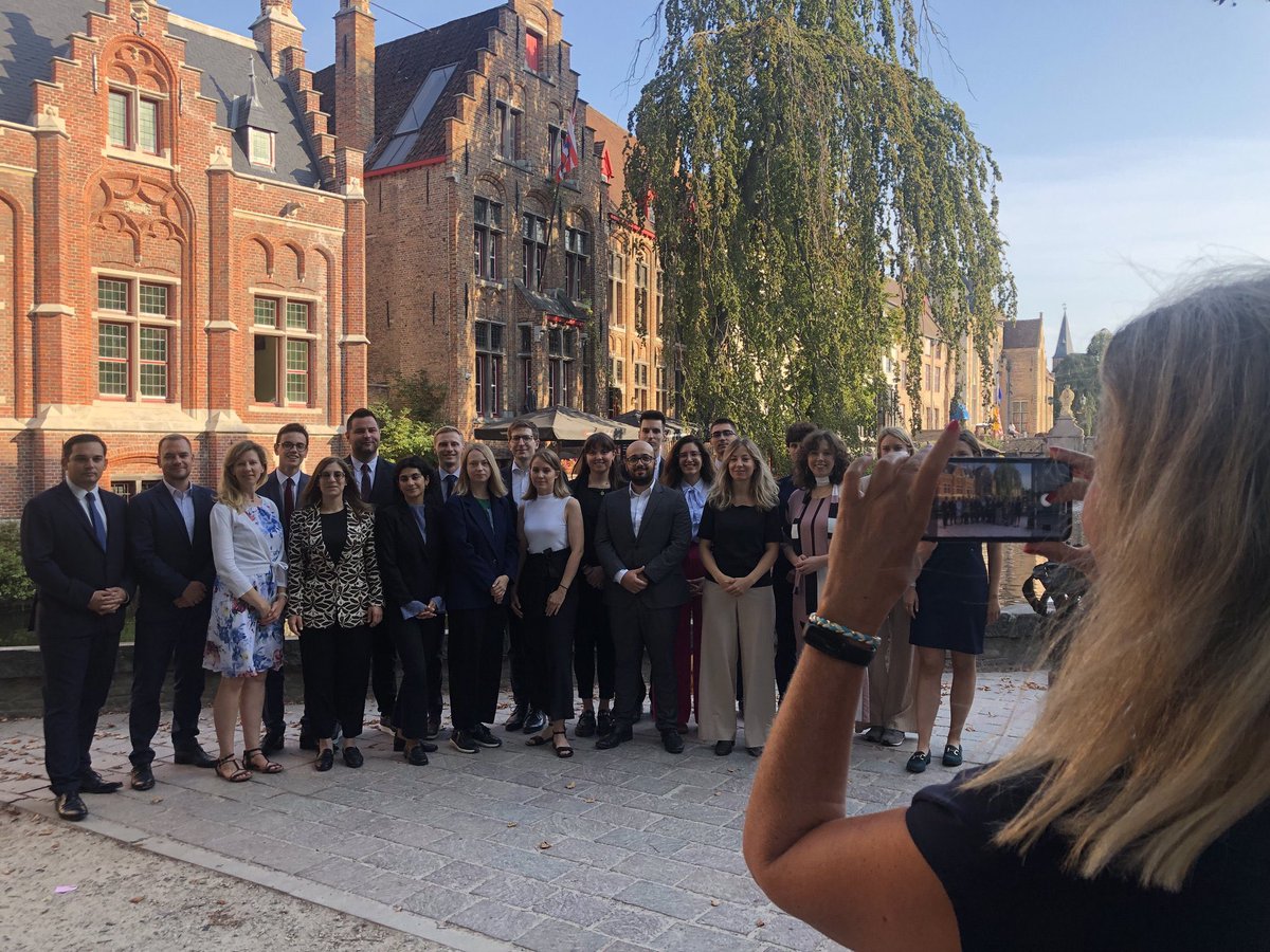 LaurisPaegle's tweet photo. To the first month with this wonderful group of people! 🥳 @EUDiploAcademy https://t.co/Uso8Q3TolV