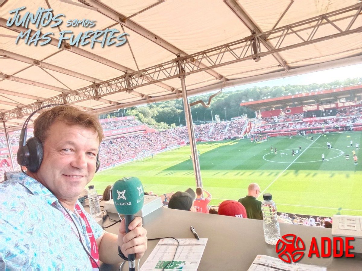 PRESENCIA INSTITUCIONAL | Nuestro Delegado Territorial en #Cataluña (Javi Salamero), ayer durante la retransmisión del <a href="/GironaFC/">Girona FC</a> y <a href="/realmadrid/">Real Madrid C.F.</a>, desde Montilivi para <a href="/laxarxa/">La Xarxa</a>.

#SomosADDE #Fútbol
#JuntosSomosMásFuertes