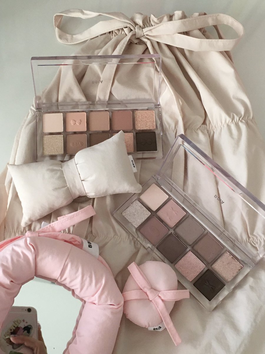 #광고 #RT이벤트

୨୧ 삐아에서 에센셜 아이팔레트가 출시되었다고 해요 ୨୧ 

🎀 RT추첨 5분께 랜덤으로 보내드릴게요 

웜&amp;쿨 조합 2종으로 출시되었고 저는 1호 사용해서 메이크업 해봤는데 10구 팔레트라 팔레트 하나만으로 데일리한 메이크업부터 특별한 메이크업까지 다양하게 활용이 가능해서