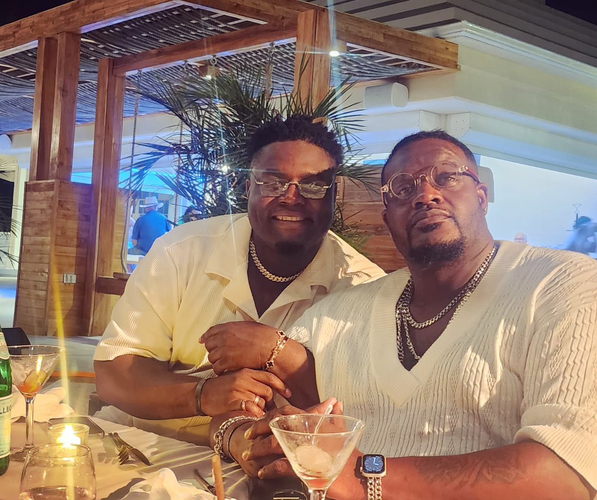 UndiscovedStar's tweet photo. Thank you to my man. I didnβt announce here because I donβt use this app much beside for talking shit about tv shows!
But thanks to my man, my partner, my best friend for making me a fiancΓ©!!!
#EnGAYed #BlackLove #wedding #gayblacklove #Cartier https://t.co/xJCk18ix3b