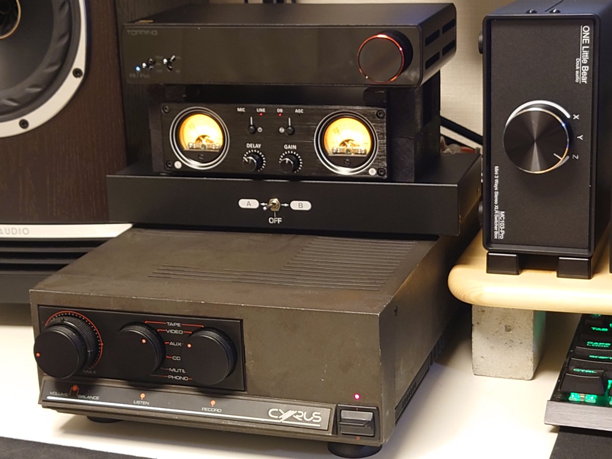 potaode_otosabu's tweet photo. #ONKODO のバナナプラグ16個を
安物電源線で4組(25cm)自作し Amaで購入した #Nobsound SP102にセット
同じくNobsoundの1-IN-3-OUT XLRセレクターに
音光堂製 #MOGAMI 2534XLRを×3組
#TOPPING TCX1を1組でXLRの切替環境構築
あとは小型アンプ達の切替設備が整えば…
とりあえず裏がワシャワシャに…🥶 https://t.co/WalZnZRKMd