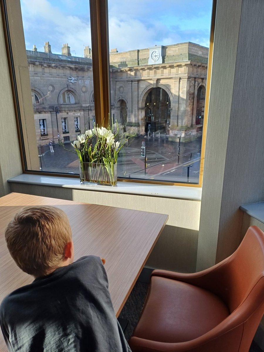 mrmissm's tweet photo. A view from the breakfast table for #WeeArchie https://t.co/Y2vTLAtCkj