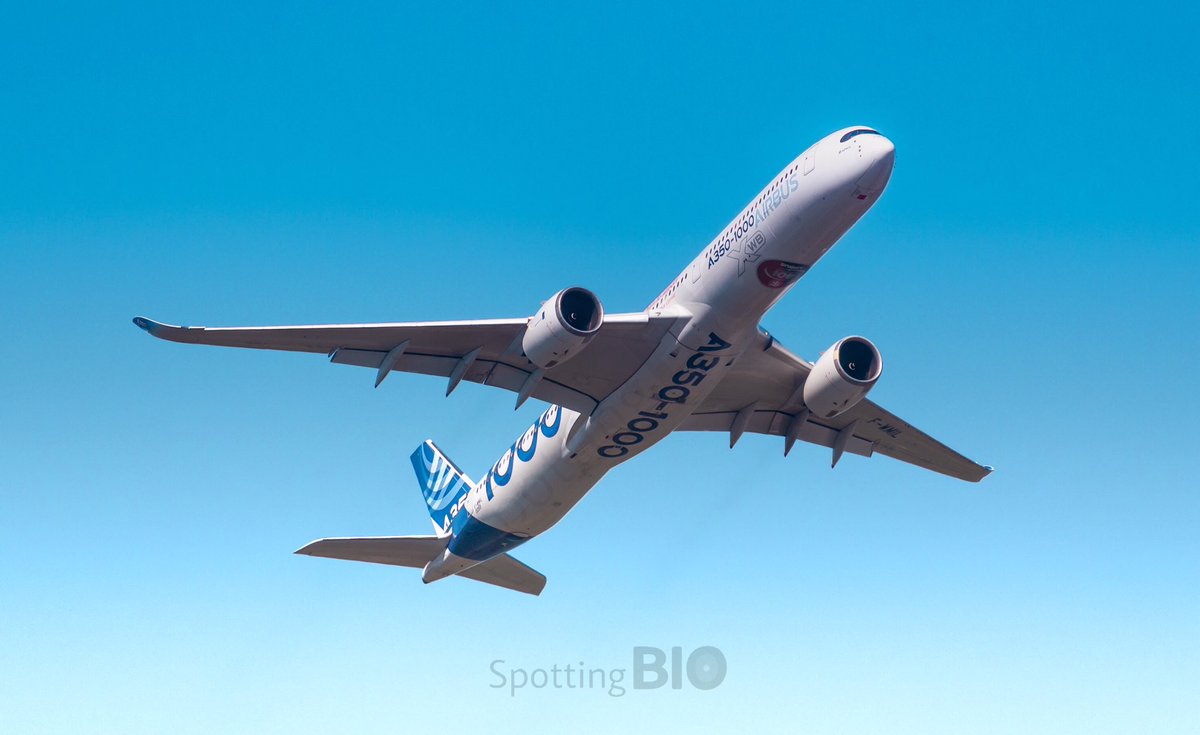 SpottingBio's tweet photo. ✈️ Ayer visitó Euskadi por primera vez un #A350-1000 , el segundo #Airbus más grande del mundo. Como no podía ser de otra forma, nos acercamos a pillarlo 📸

Si queréis saber más podéis leer el artículo publicado ayer en @elcorreo_com. https://t.co/oJxTwDUlef