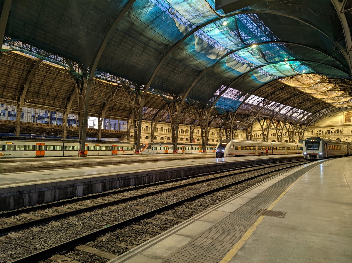 BlogFerroviario's tweet photo. ¿Dónde estamos? ¿Reconoces el lugar? Hemos visitado un lugar cercano a este, donde ayer se hizo un encuentro. ¿Ganas de ver las fotos que hicimos? https://t.co/dciXaQ1Rhe