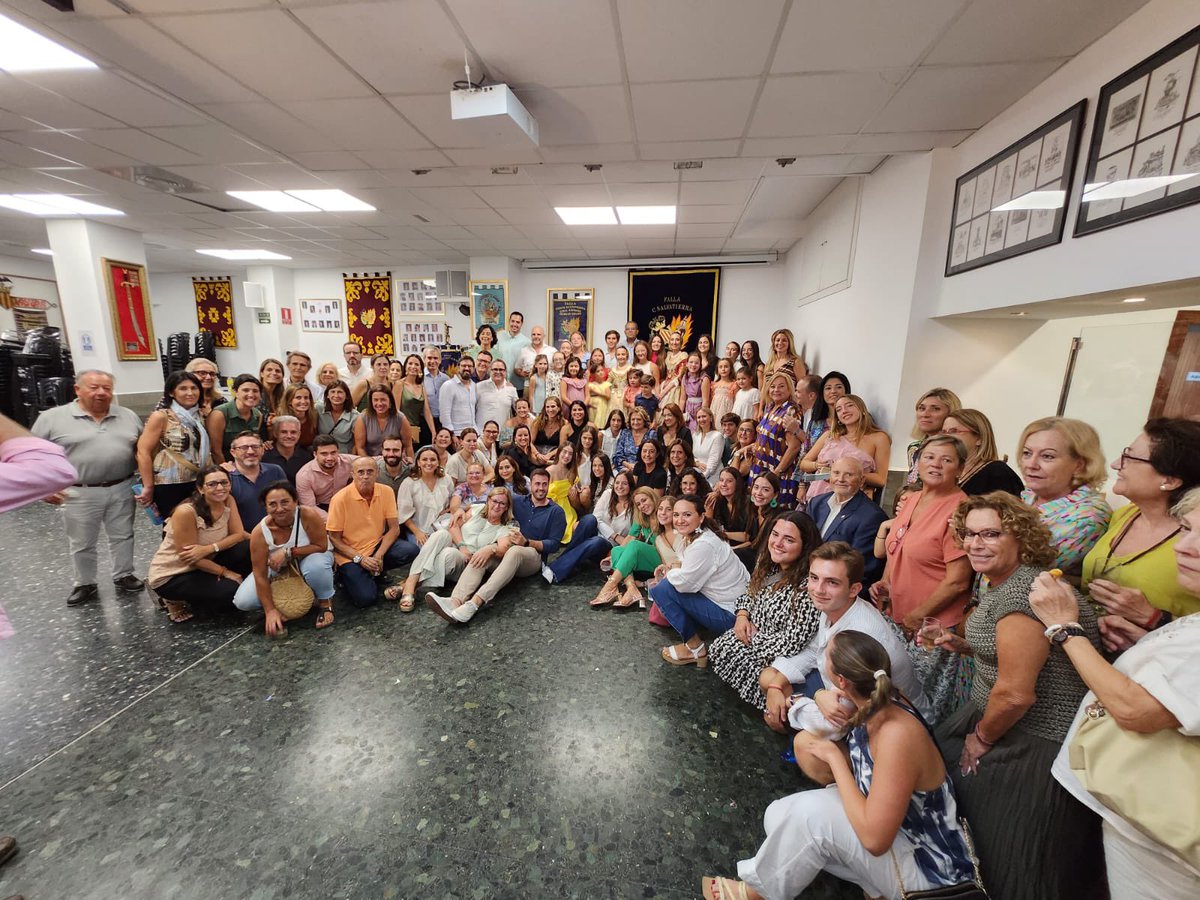 Doblete maravilloso, emocionante, y que nos hace los las felices del mundo por vosotras, Lola y @celiafuster 
Sois candidatas a Falleras Mayores de Valencia, y hoy ya podéis decir sois Corte de Honor.
Orgullo inmenso. Os queremos.
#somosdeconde #fallas