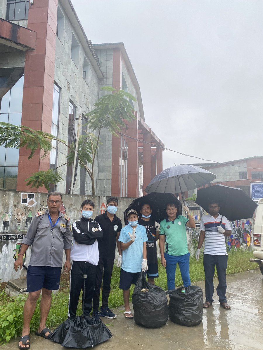 NssNitap's tweet photo. NSS NIT Arunachal Pradesh unit on cleanliness drive on "Swachta hi Sewa" campaign on 1st October,  Theme: Ek Tareek, Ek ghanta, Ek saat" 
#SwachhataHiSeva #IndianSwachhataLeague2 #YouthVsGarbage  #SwachhBharat https://t.co/NCQZbYzUbM