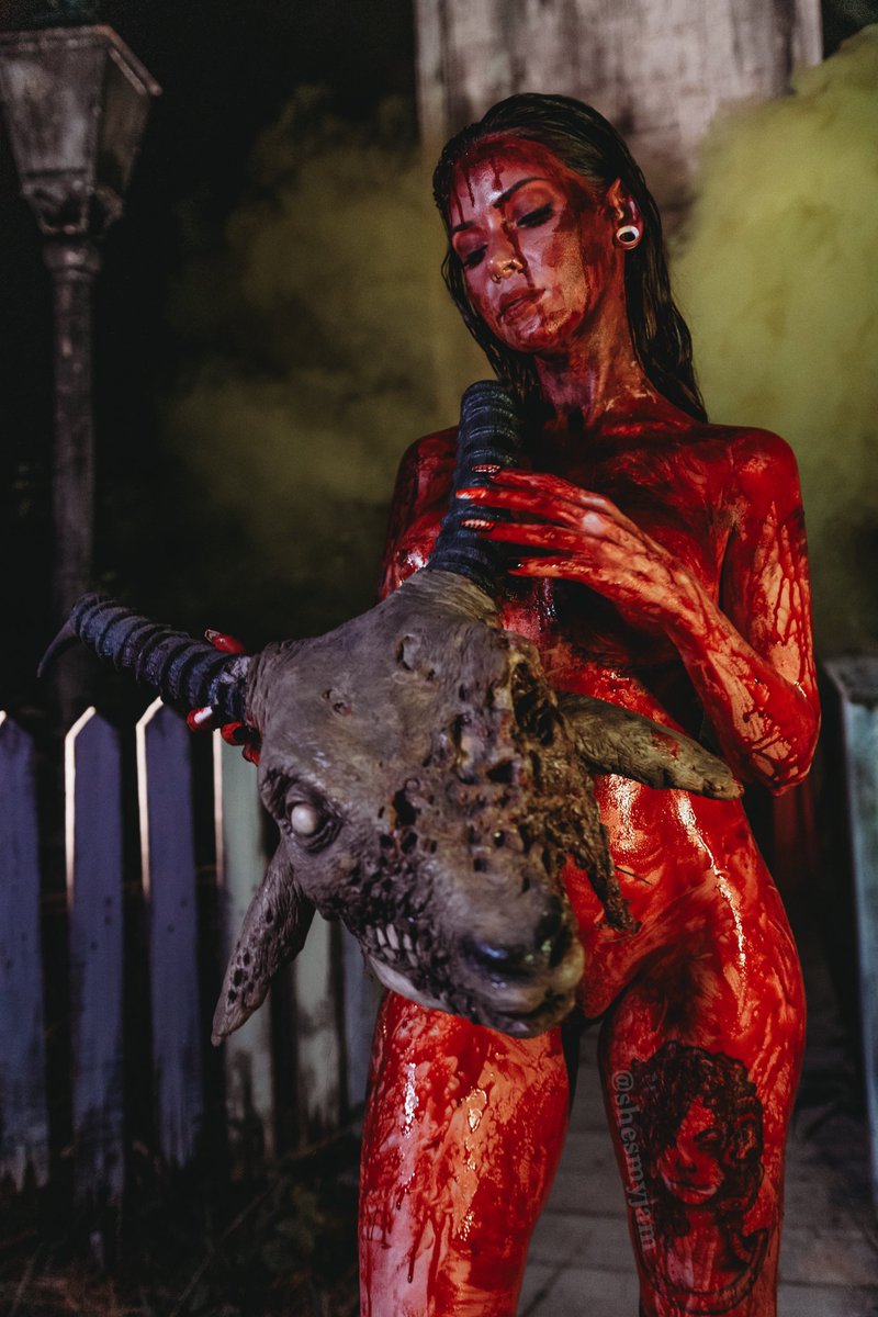 it’s finally time for the spooky girls to come out and play😈

Shot by <a href="/SoundSnapPhoto/">Mari Loth</a>