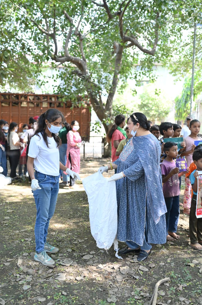 Switch4Change's tweet photo. Today we did a community cleanliness drive and launched a poster against a single use plastic ban.
Swachh Bharat Mission - Urban 

#SwachhSurvekshan2023 #switch4change #1october2023 #environment #Shramdaan #swachhtahiseva #ludhiana #MCL #badlaav #1hour #swachhbharatmission #ngo https://t.co/lbk6f8XbIG