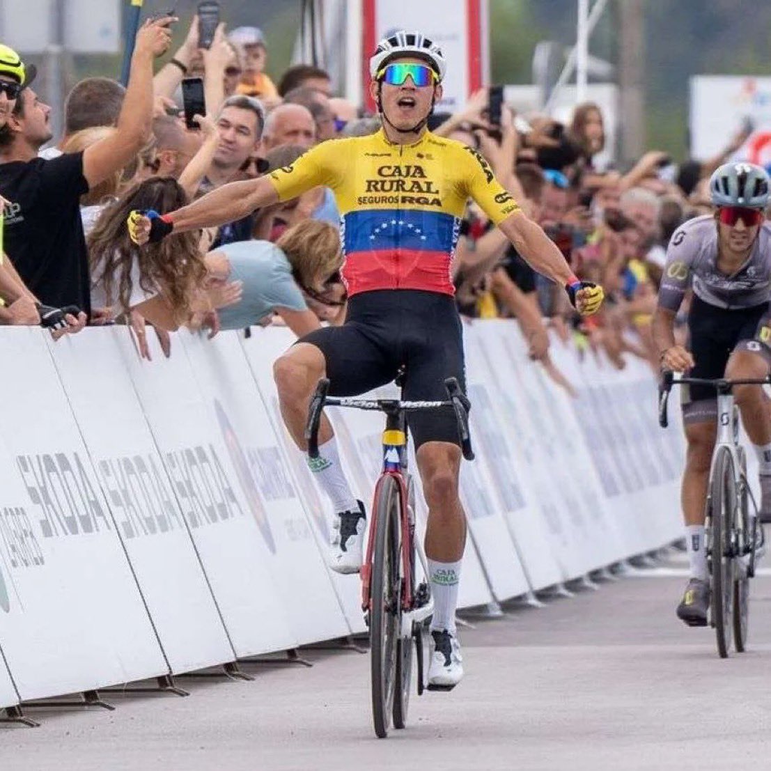 RodriSabato's tweet photo. ORLUIS AULAR CAMPEON DE LA CRO RACE 

El Venezolano se lleva el título de una tremenda carrera por únicamente 3 segundos y con una victoria de etapa.

Temporada increíble para él 🇻🇪❤️ https://t.co/a8omczBIel