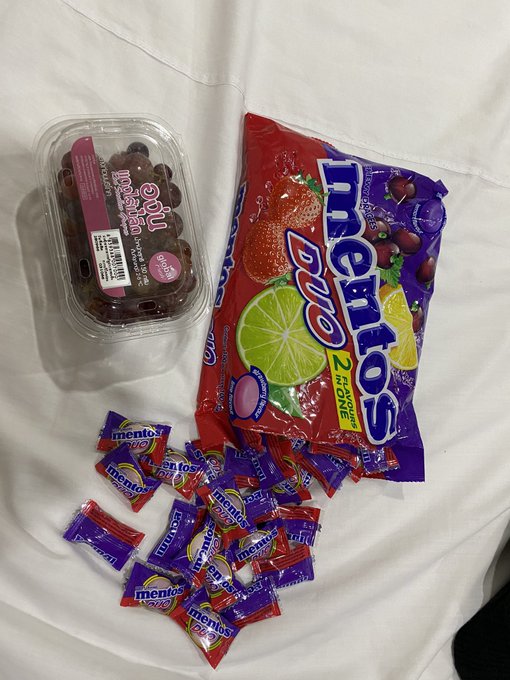 これそれぞれ160円ぐらいだけど、ブドウが安いのはなんとなくわかるけどメントスが安いのはなぜ？いつも思っている🤔🇹🇭 ただいまタイに滞在中 https://t.co/C8wnVckgvQ<a href="/tag/%E6%80%A7%E7%99%96%E3%83%9E%E3%83%83%E3%83%81%E3%83%B3"class="tags"><span>#性癖マッチン</span></a>