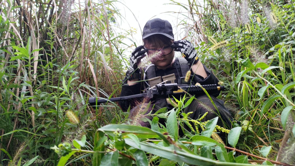 kinpouge_3's tweet photo. 今日はイツメン？3人でバトルランド1の6時間耐久戦に行ってきました。
全員初めてのフィールドだったけど、めっちゃ楽しめました！
セーフティは思いのほか整ってたし、スタッフの方がみんなめっちゃ感じ良かった！
写真は操作ミスで偶然取れたあおい。
#サバゲー #バトルランド1 #サバゲー女子 https://t.co/5PRQ9DGmNt