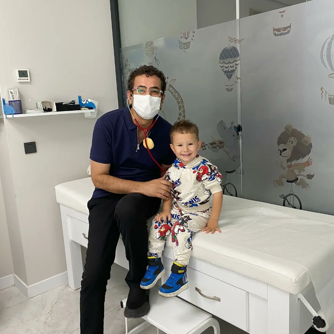 SamiAkbuga's tweet photo. Muayene olurken güldük, güldükçe sarıldık, sarıldıkça daha çok güldük. Biz hep güldük Yakup Ergin ballı böreğim ile. https://t.co/JTXs1ckFBj