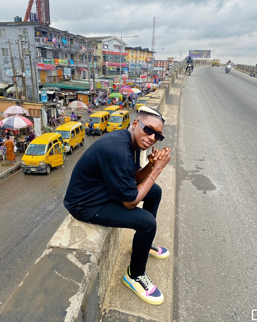 SpeedooOfficial's tweet photo. Happy Blessed New Month To You All! 
 In My Hood! right at Ojuelegba Bridge Lagos 🫶🏿

Download Hood👇 Official Audio 
https://t.co/vwitAjuo3n

#BirthMonth #tottm https://t.co/XQyIMH6gmx