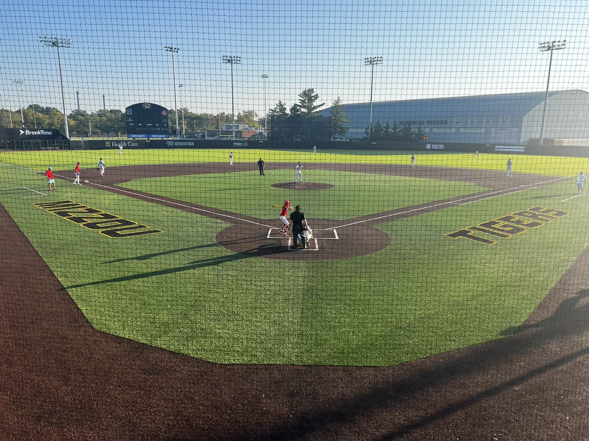 UandCBaseball's tweet photo. Semi Final for 15/16u underway
📍Taylor Stadium
@PSportsAcademy Hill v @NickHerrinsAs Underclassmen
#ComoOpen https://t.co/cz1ACqMX2r