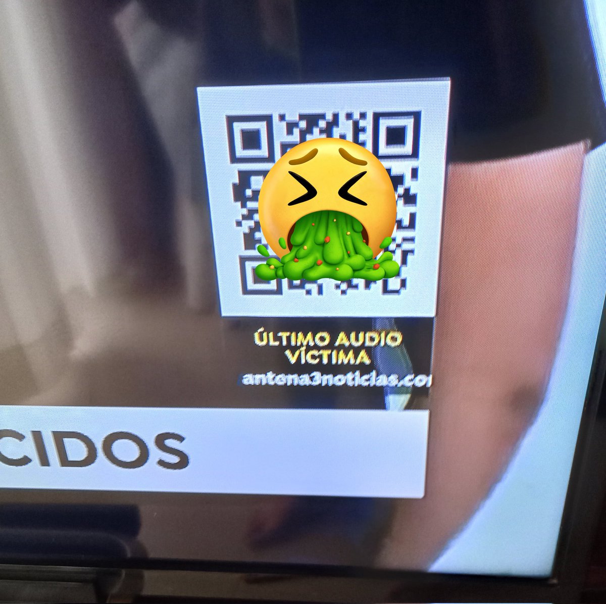 Dany_Ese's tweet photo. Se puede dar más asco que Antena 3 poniendo un QR para reproducir los últimos momentos de una persona en la tragedia de Murcia? Qué información es esa? Qué aporta a parte de morbo? Sois escoria. https://t.co/zsiaLff72v
