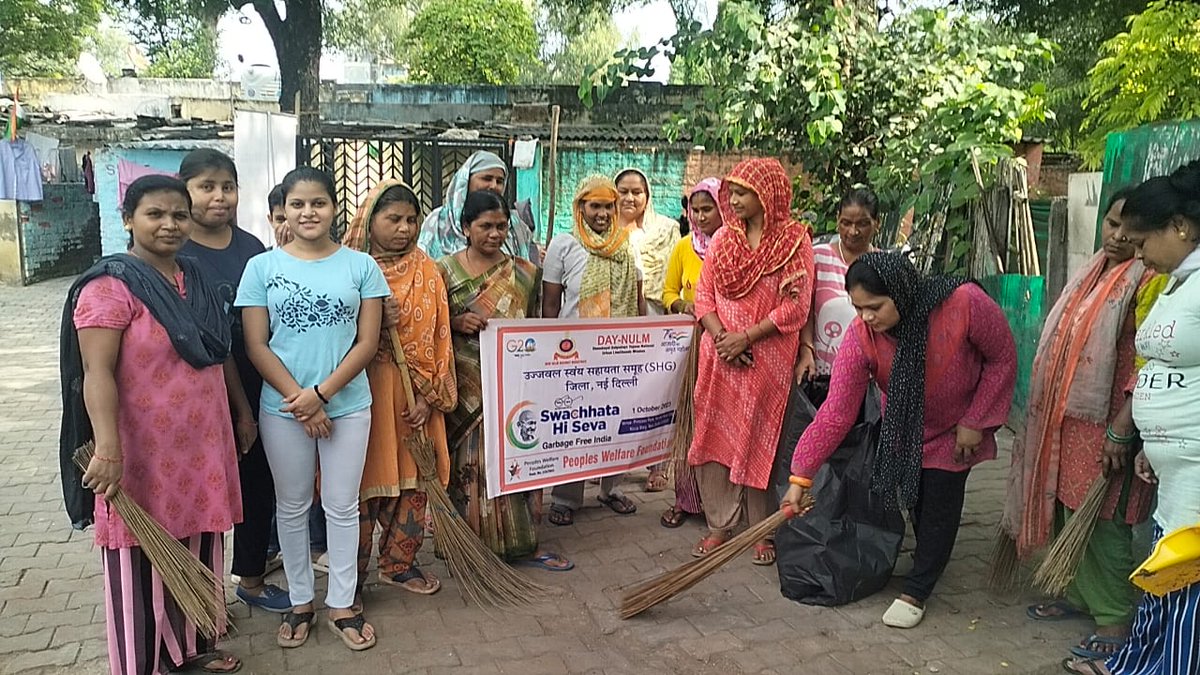 PWF_NGO's tweet photo. Swachta hi sewa 
         1 oct 2023
Peoples welfare foundation ki taraf se ujjwal self help group ne apne Bharat ko swach kara 
Sabne milkar safai abhiyan kara princess park me @DMNewDelhi
@PMOIndia
@LtGovDelhi
@IValmikism https://t.co/xYWgeU1m03