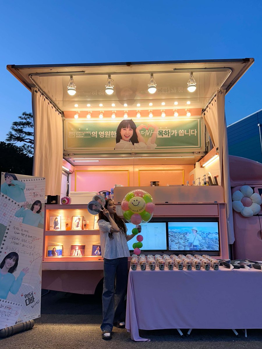 parkeunbinstaff's tweet photo. [💗] 무인도의 디바

빙고의 영원한 디바, 은빈 배우는 오늘도 빙고 여러분들의 응원으로 열촬 중‼💚
빙고들의 사랑으로 힘내서 뽀짝이 목하로 만나 뵙겠습니다💗

#박은빈 #PARKEUNBIN #인증요정_은빈 https://t.co/q2YspsPAgm
