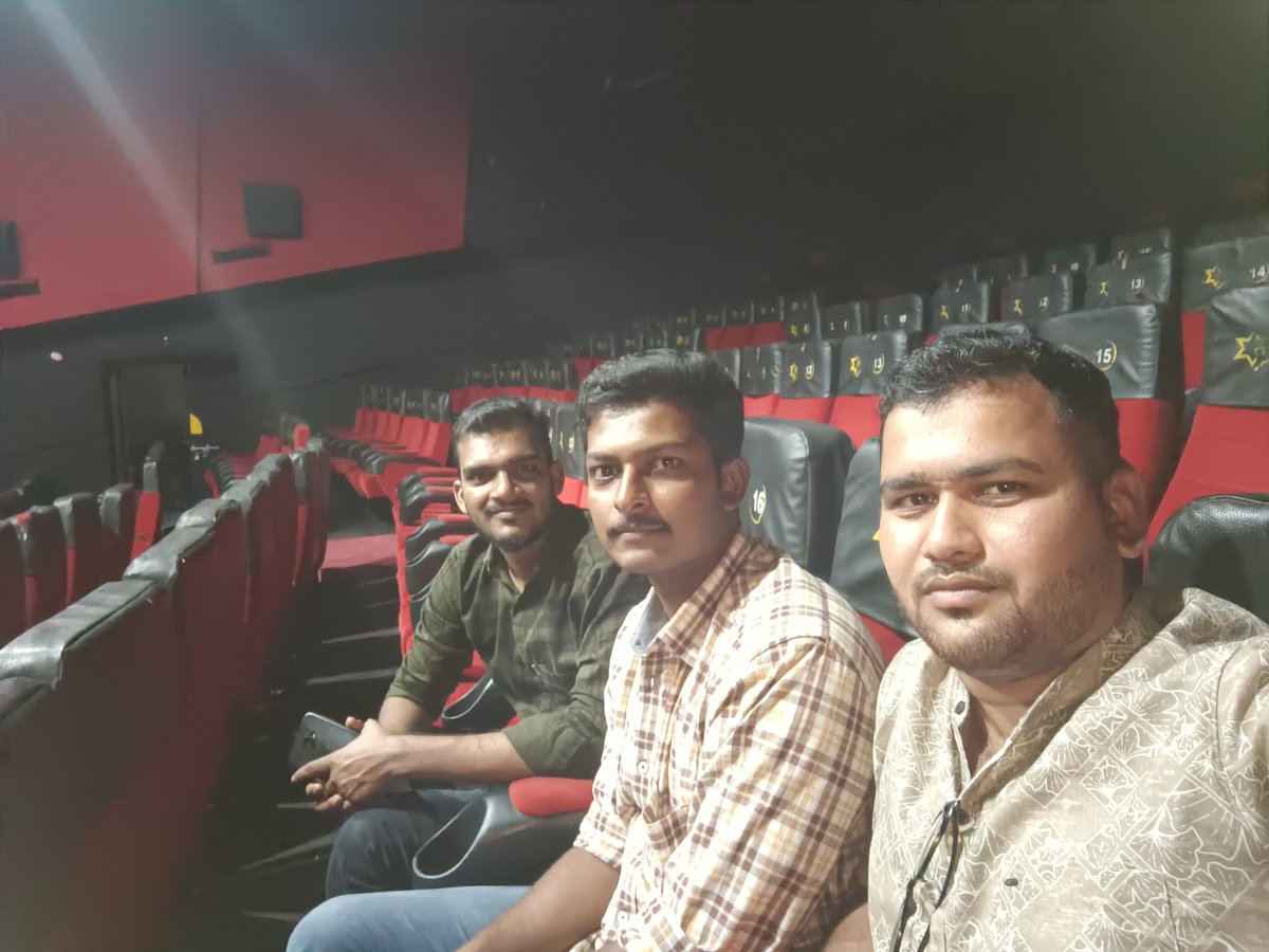 alwaysyogeshk's tweet photo. Watched #MarkAntony hindi
   🔥 movie.

#Vishal anna, because you. promoted this picture in Mumbai, I was able to see this picture in my city 
Thank u for promoted this movie in hindi circuits.
           _always biggest fan from Maharashtra 
   
Waiting for #vishal34 in Hindi. https://t.co/EDAUi2Vbe7