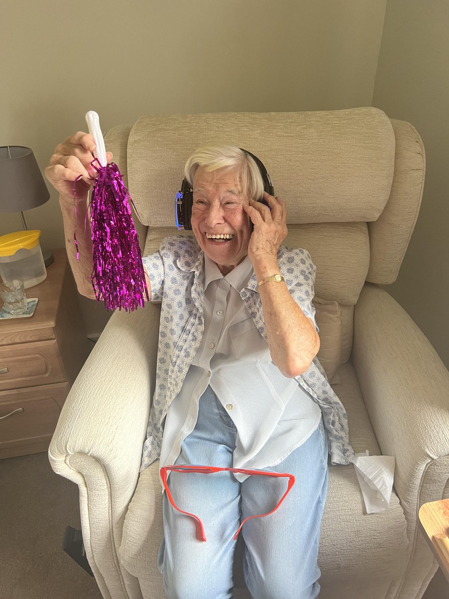 BorrageHouse's tweet photo. #sundayvibes @BorrageHouse a very happy #GrandparentsDay to everyone especially to all our #grandparents @BorrageHouse 💜💜☺️ @AnchorLaterLife  @SarahPAitken @SweetShotSnaps @StarFabricCare @minahan153 @HighBridgePubs @anchorzes https://t.co/J2H4hepwkv