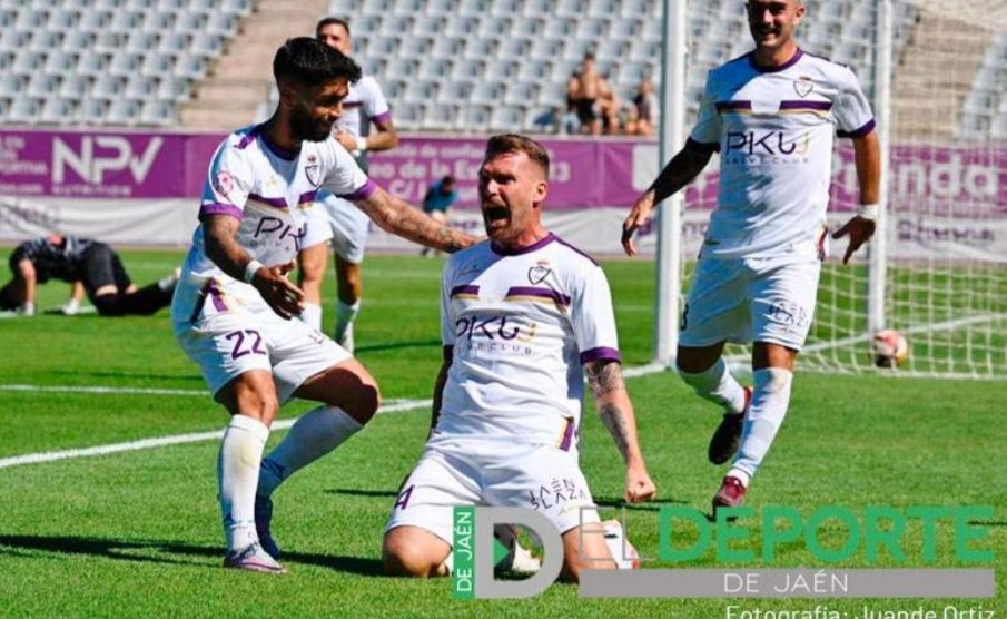 Es de bien nacido ser agradecido y hoy quiero dar las gracias a todos los que me apoyaron está pretemporada difícil  en particular a mi mujer y mi familia que nunca me soltaron y a todos  mis compañeros por el día a dia.
Si estamos luchando ,estamos ganando.
Hala Jaén 💜🦎