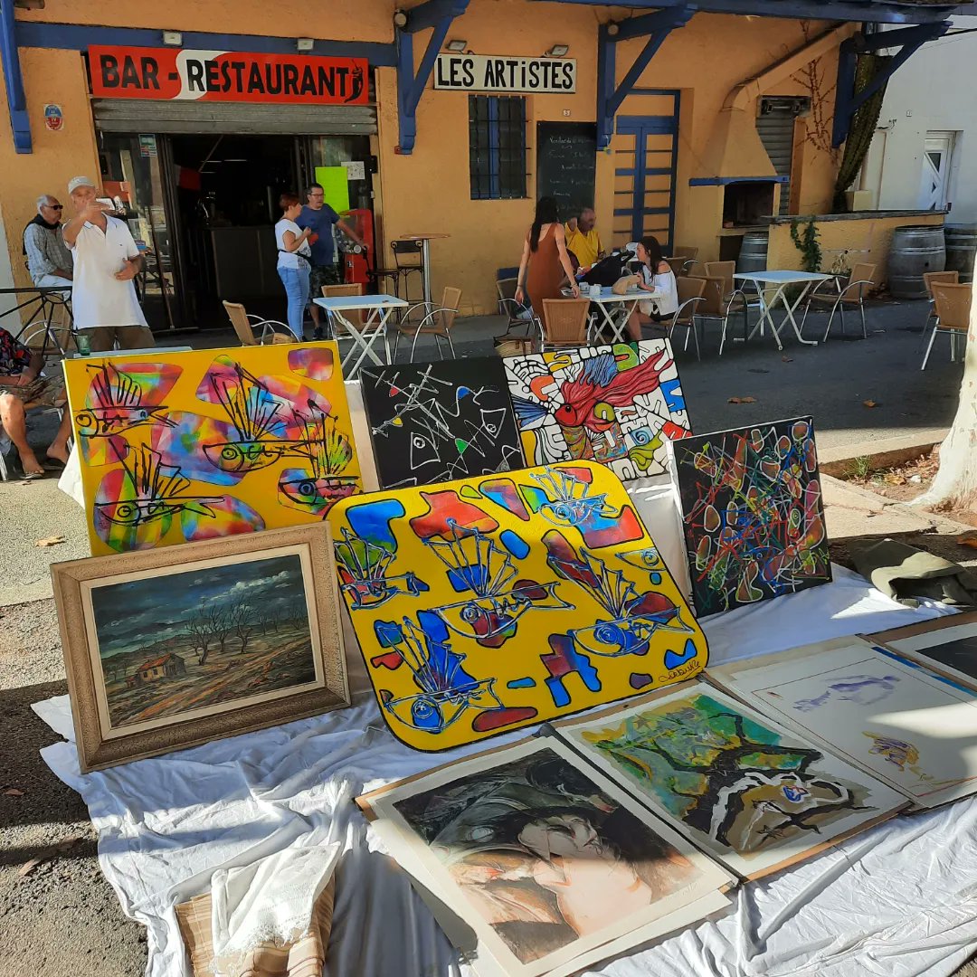 MagnoliaFrance's tweet image. Another beautiful day for the #village vide grenier #Azille