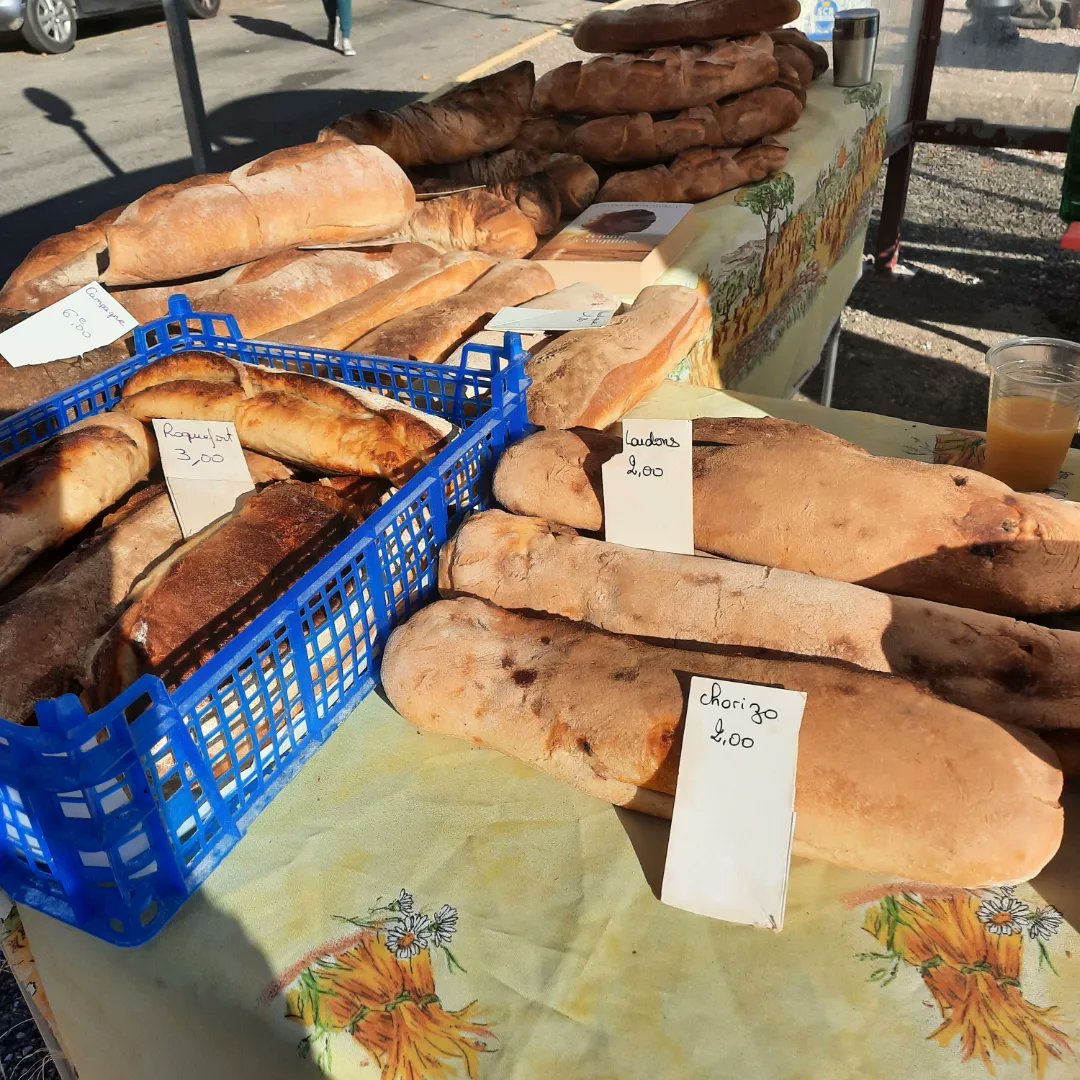 MagnoliaFrance's tweet image. Another beautiful day for the #village vide grenier #Azille