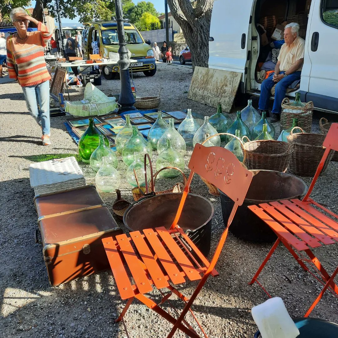 MagnoliaFrance's tweet image. Another beautiful day for the #village vide grenier #Azille