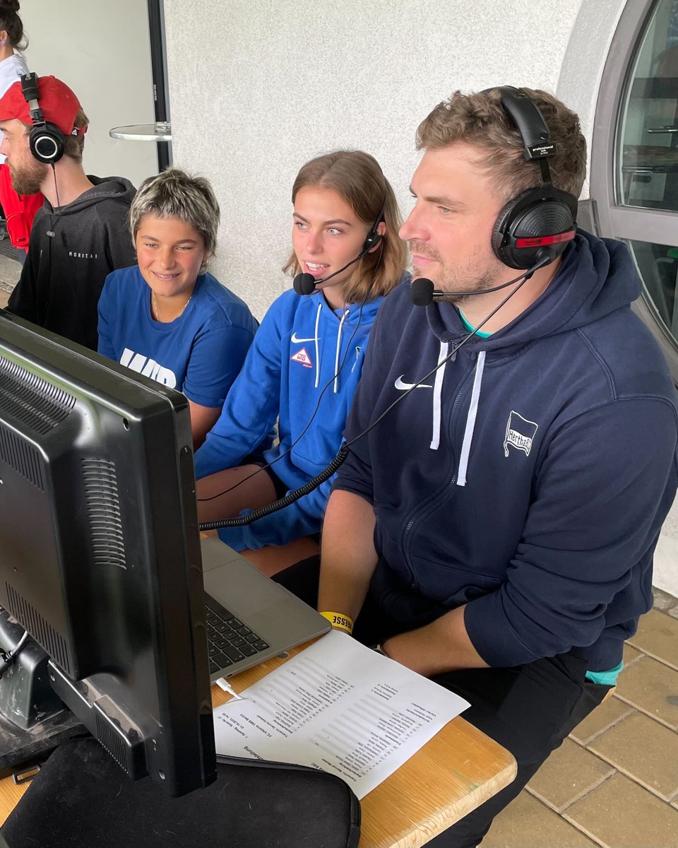HerthaBSCFrauen's tweet photo. Ein Wahnsinnsspiel hier im Stadion auf dem Wurfplatz / Amateurstadion. Für alle, die nicht vor Ort dabei sein können, denkt an unseren Livestream.
Dennis von HerthaTV kommentiert das Spiel mit Amelie #König und Helene #Wildner.
https://t.co/DwpRbuqDqG 📺
#BSCVIK #BSCFrauen https://t.co/dzmqf5yAoe