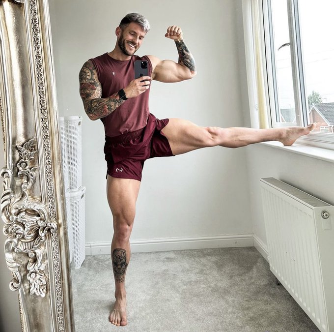 Happy Sunday 💪🏻 https://t.co/IBzDuWZ9Pb