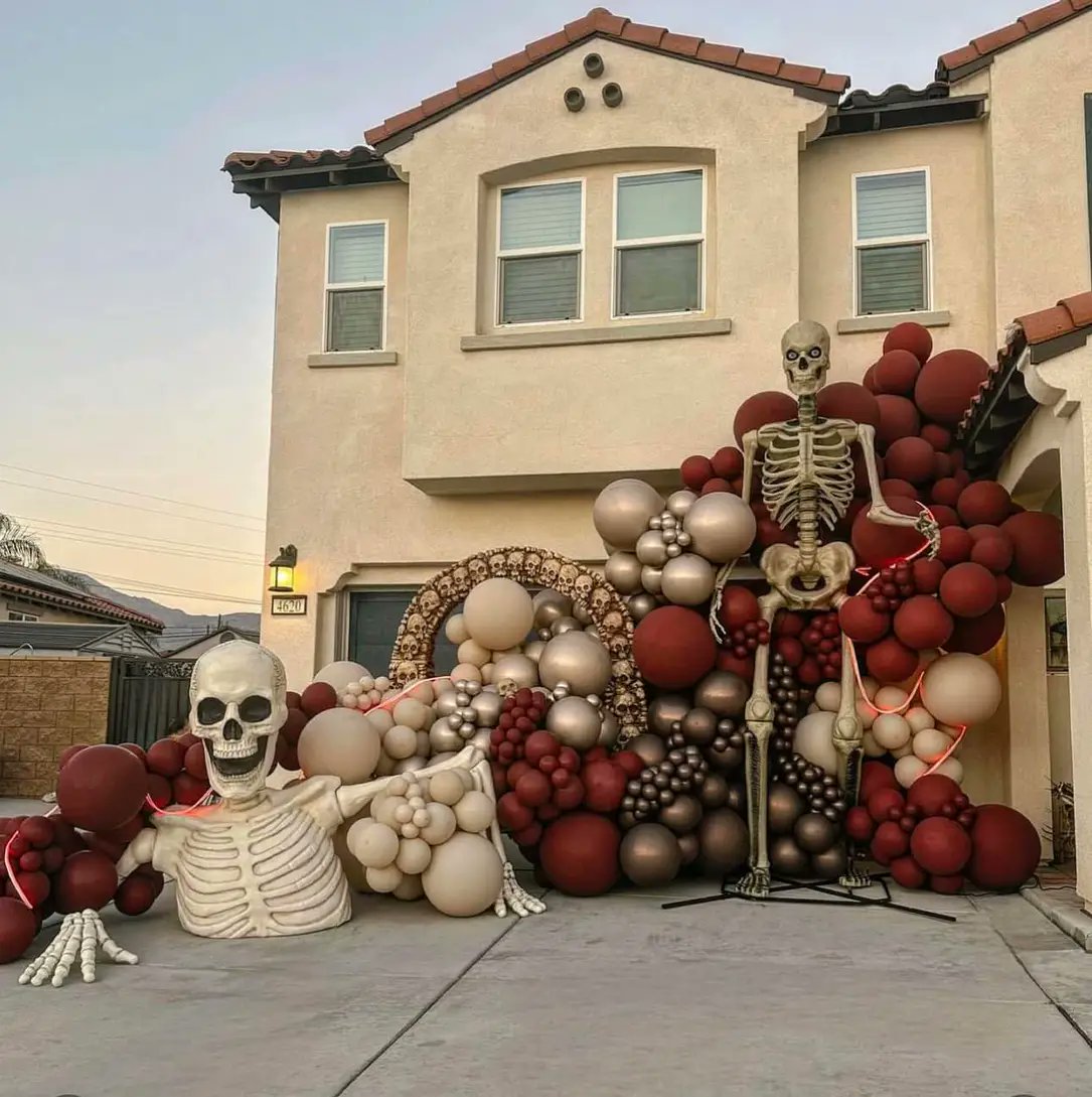 Bis4BoBb's tweet photo. @TheGoldenRatio4 Skelly needs bigger Skelly ☠️⚰️🎃🏚️ https://t.co/h7gXLU5ZU0