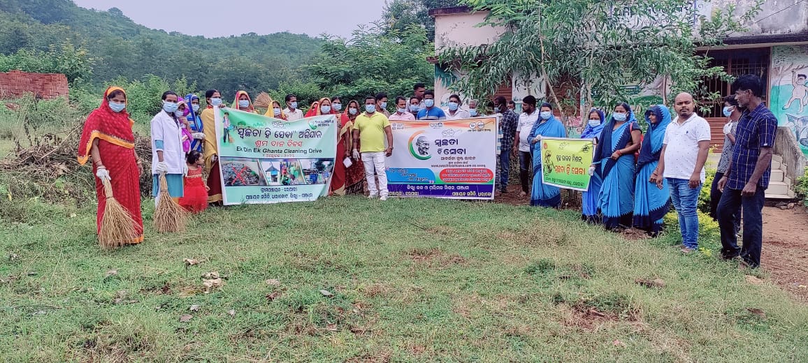 BdoDharakote's tweet photo. #ektareekhekghanta #shramadan for #swachhata under #SwachhataHiSeva campaign was organised at various GPs of Dharakote block where block level officials and other stakeholders participated in the mass cleanliness drive with great enthusiasm.

@ZP_Ganjam
@Ganjam_Admin https://t.co/tohbkeTHet