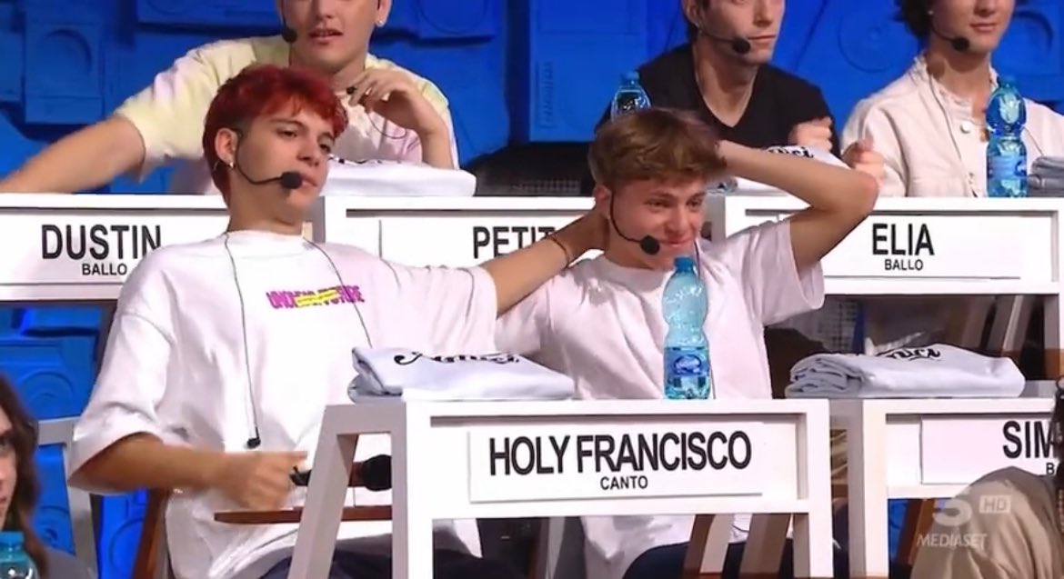 lavatileascelle's tweet photo. la stessa reazione di noi a casa sul divano

#amici23 https://t.co/jdGGJASanZ