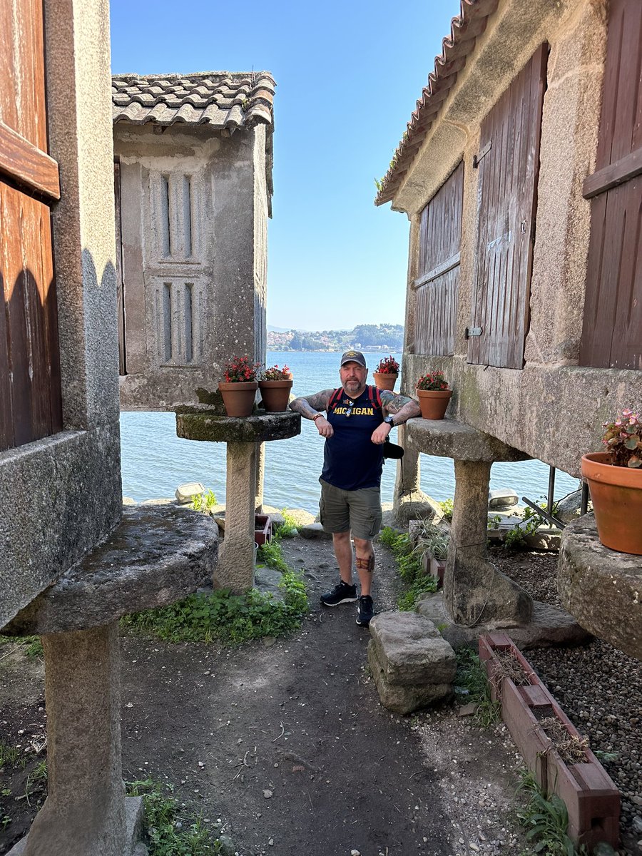 LarryShyGuy's tweet photo. Walking the El Camino allows a way to see Spain where you don’t miss the beauty as you would by other means of travel. Viva El Camino 🇪🇸❤️ https://t.co/FS7tggnNha