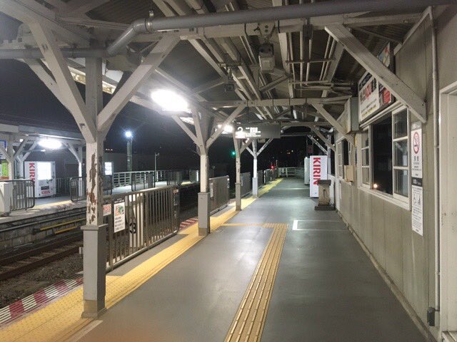 _water8world_'s tweet photo. 町中を歩いても、誰も居ない。

駅に行っても、誰も居ない。

皆んな...どこに消えた？ https://t.co/DHUd6N6dVM