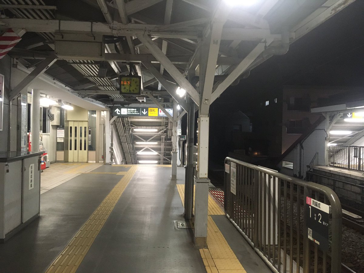_water8world_'s tweet photo. 町中を歩いても、誰も居ない。

駅に行っても、誰も居ない。

皆んな...どこに消えた？ https://t.co/DHUd6N6dVM