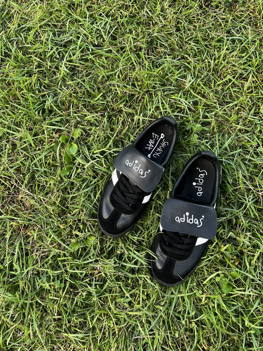 1e_e__'s tweet photo. 友���とお揃いの靴

#adidasOriginals https://t.co/iwgWpZ3LF5
