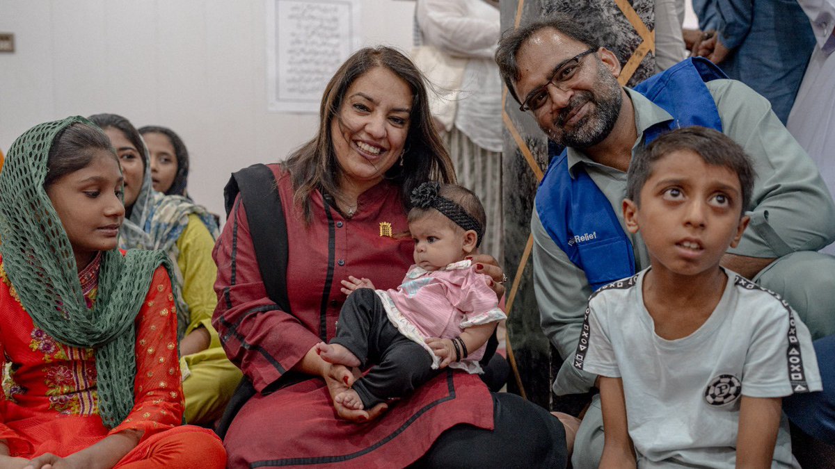 Expressing solidarity with communities of Jaranwala, an IR delegation paid visit to the area.
British MP <a href="/NazShahBfd/">Naz Shah MP</a> Dean <a href="/Bfdcathedral/">Bradford Cathedral</a> <a href="/AndyBowerman/">Andy Bowerman</a> sympathised with the locals &amp; were briefed about IR's emergency aid support. 

#IslamicReliefPakistan #TransformingLivesSince1992